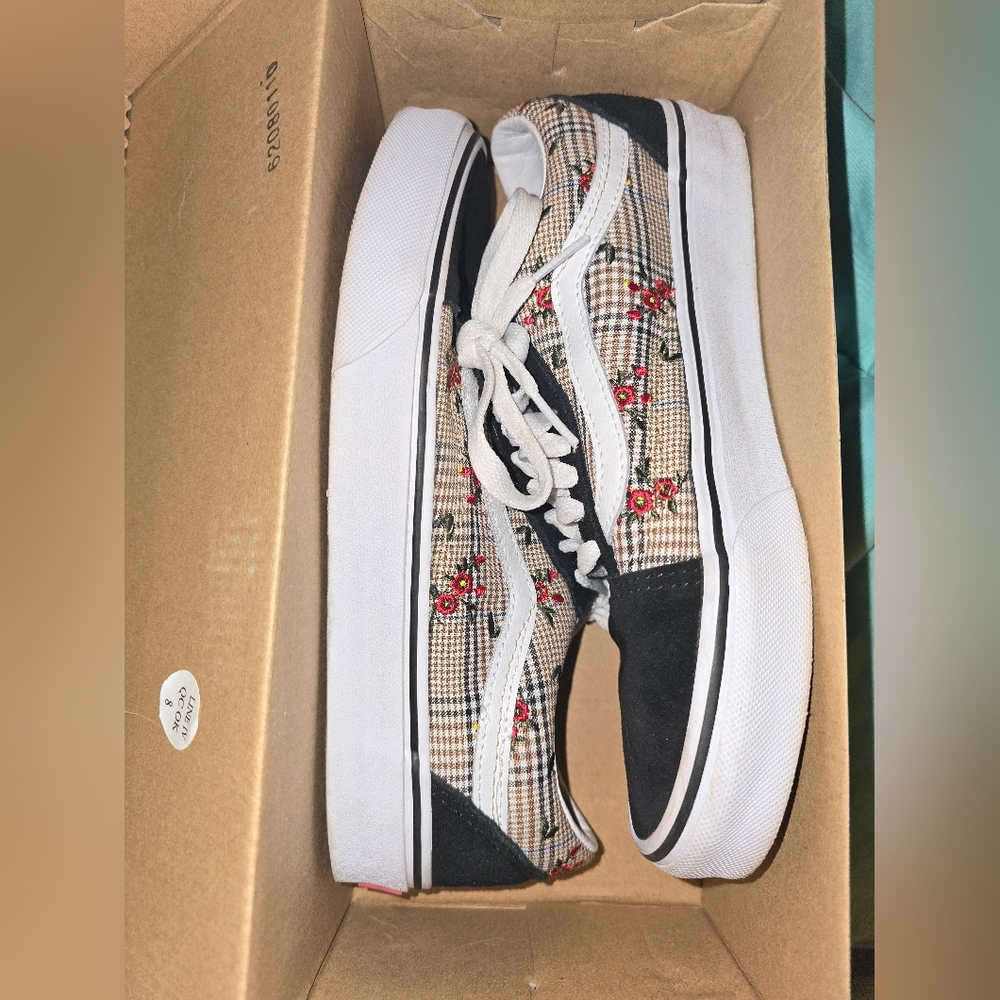 Women's Old Skool VANS size 8